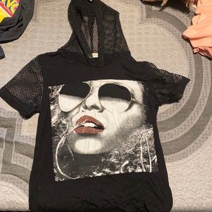 There’s a girl with sunglasses and red beads lip